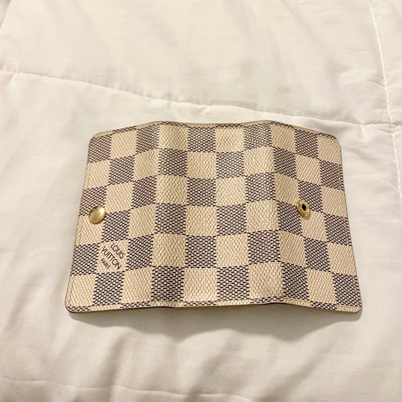 SOLD!! 💯 Authentic Louis Vuitton 4 Key Holder - Picture 10 of 10